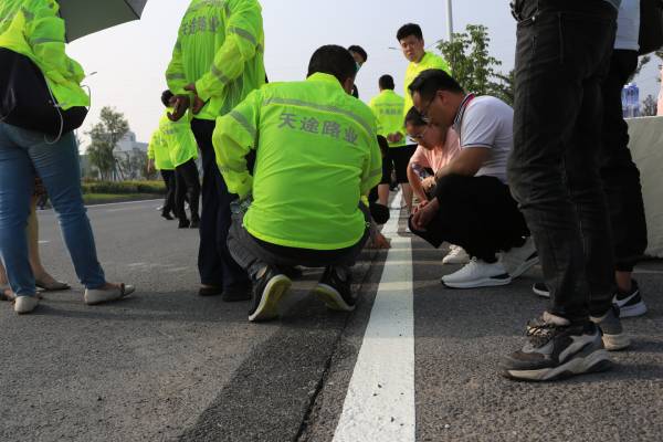 公路劃線(xiàn)機